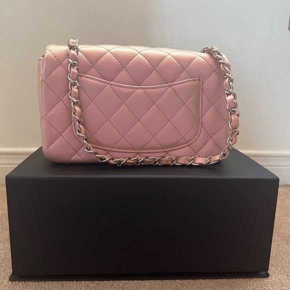 AUTHENTIC - CHANEL MINI - 21K PINK IRIDESCENT - Picture 5 of 11
